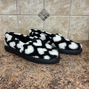 Toms Black & White Faux Fur Heart Mallow Alpargatas Size 11